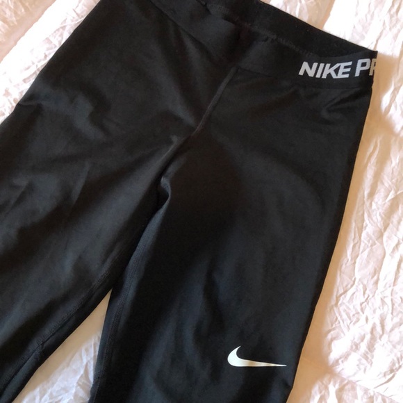 Nike Pants - NIKE PRO SHORTS
BLACK
SIZE SMALL
DRI FIT